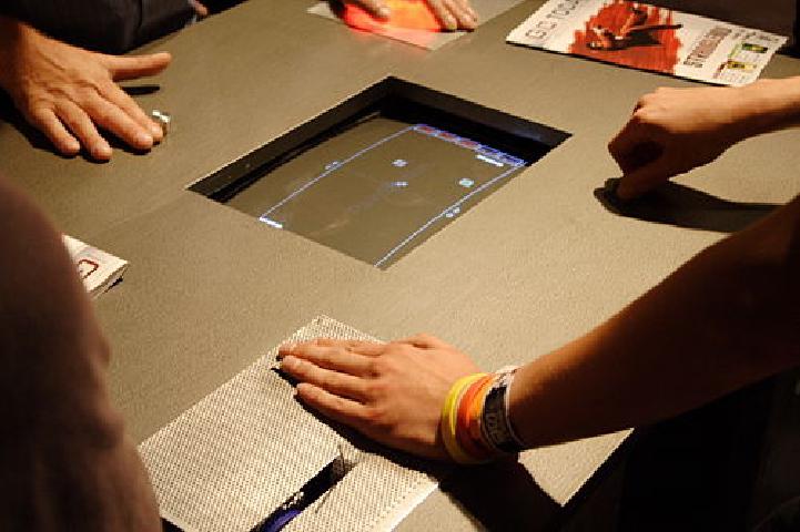 Painstation est un objet d'art et un jeu d'arcade basé sur Pong développé par le groupe d'artistes, …